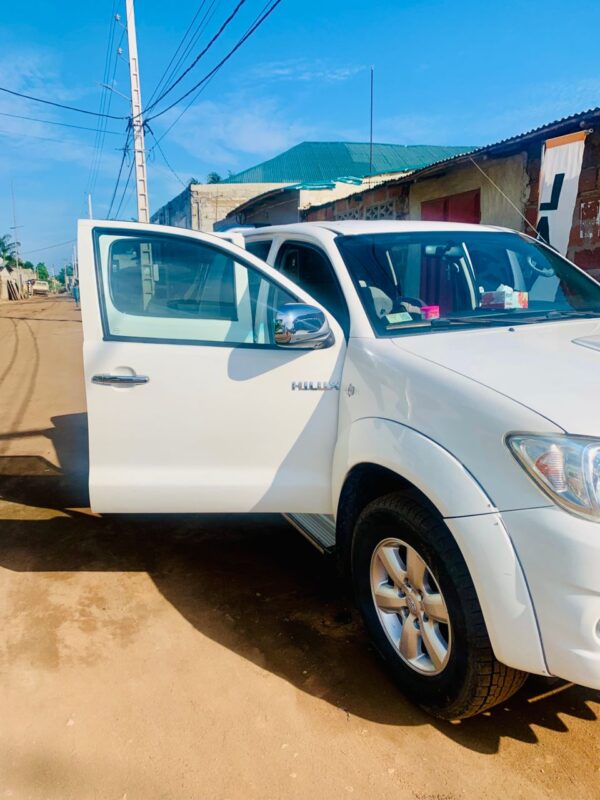 🚙 TOYOTA HILUX DOUBLE CAB – Puissance, Résistance et Élégance