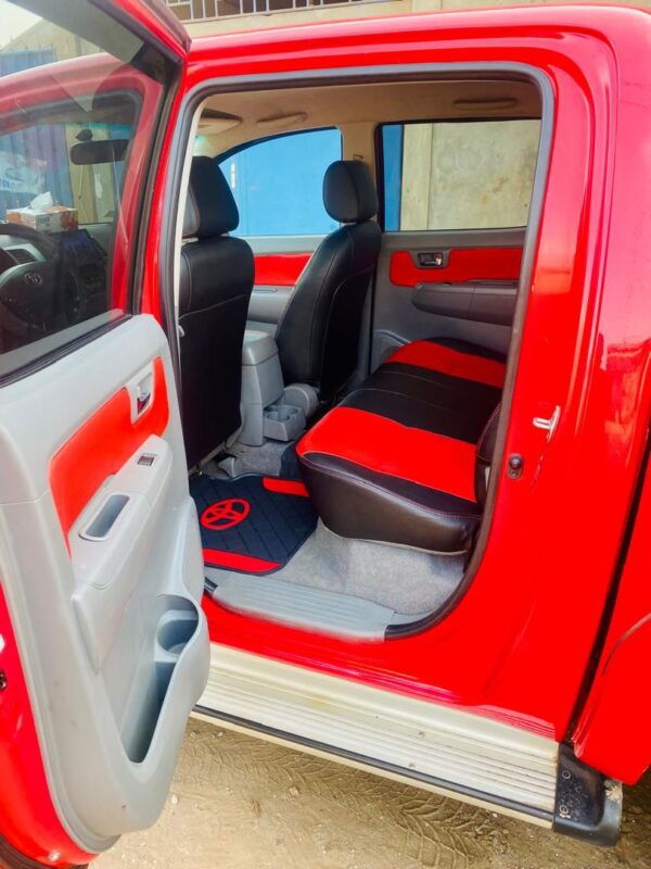WhatsApp Image 2025-12-01 à 17.55.58_ecfbdae1 Toyota Hilux (Rouge)