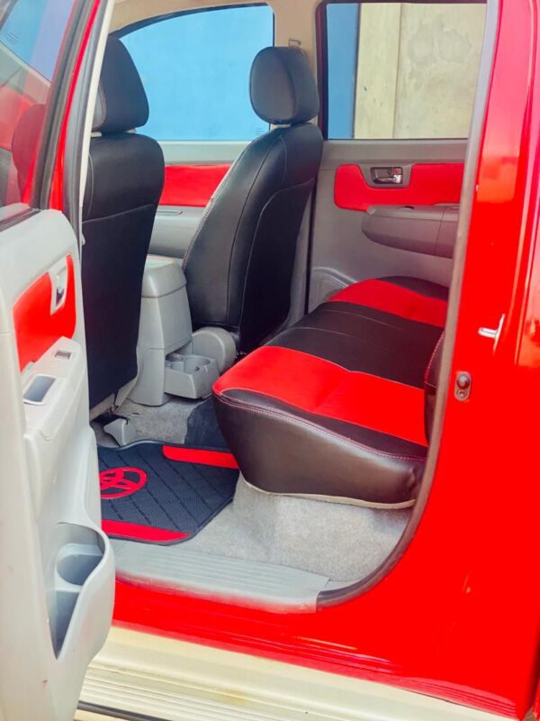 WhatsApp Image 2025-12-01 à 17.55.59_c5143adf Toyota Hilux (Rouge)
