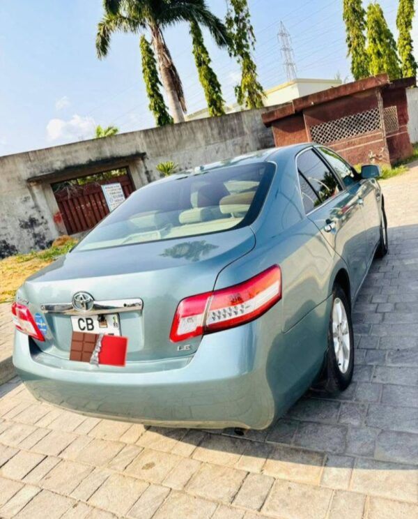 WhatsApp Image 2026-02-18 at 19.28.23 arrière Toyota Camry LE location JMM Center Cotonou